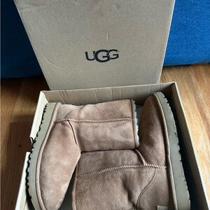 UGG short chestnut boots with box women’s size 7